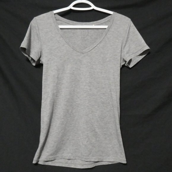NOLLIE medium V-neck tee, EUC - Picture 1 of 10